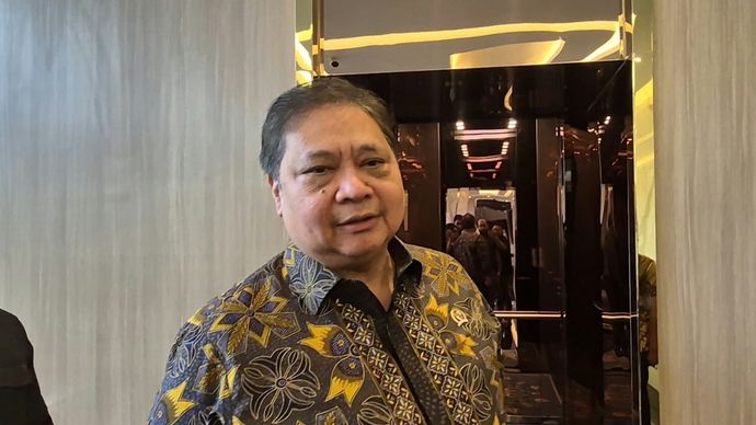 Menteri Koordinator Bidang Perekonomian Airlangga Hartarto merespons terkait angka pemutusan hubungan kerja (PHK) yang mencapai 53.490 pekerja sepanjang Januari hingga Agustus 2026.