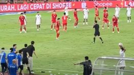 Vietnam Sengaja Tebar Botol Minuman di Depan Bench, Siasat Licik untuk Ulur Waktu?