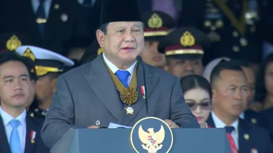 Prabowo Beri Tanda Kehormatan ke Anggota Polri dari Jenderal hingga Aiptu