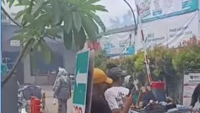 Rumah Sakit Tiara yang terletak di Jalan Raya Babelan, Kelurahan Kebalen, Kecamatan Babelan, Kabupaten Bekasi, dilaporkan terbakar