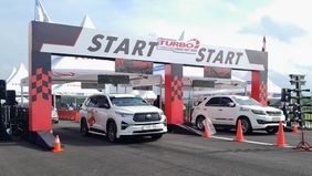 Pertamina Patra Niaga kembali mengadirkan adrenalin pecinta otomotif Tanah Air lewat Pertamax Turbo Drag Fest 2025 Putaran III, berlangsung pada 13-14 September 2025 di Lanud Wiriadinata, Tasikmalaya, Jawa Barat.
