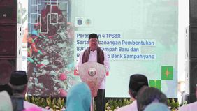 Wakil Gubernur DKI Jakarta, Rano Karno meresmikan empat Tempat Pengolahan Sampah Reduce, Reuse, dan Recycle (TPS 3R) di Jakarta, sekaligus mencanangkan pembentukan 870 bank sampah baru dan reaktivasi 852 bank sampah yang tidak aktif. 