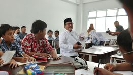 Pesan Rano Karno saat Tinjau 3 Sekolah Hasil Rehabilitasi di Jakarta Selatan