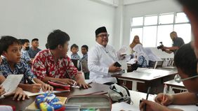 Wakil Gubernur DKI Jakarta, Rano Karno menekankan pentingnya kesiapsiagaan bencana dan pemeliharaan gedung sekolah untuk menjamin keselamatan siswa serta tenaga pendidik.
