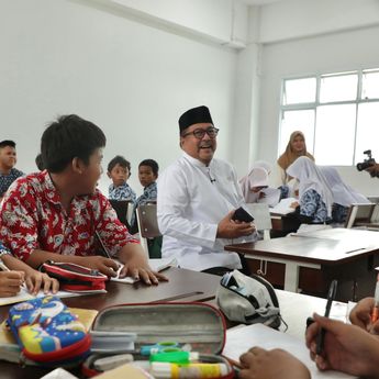 Pesan Rano Karno saat Tinjau 3 Sekolah Hasil Rehabilitasi di Jakarta Selatan