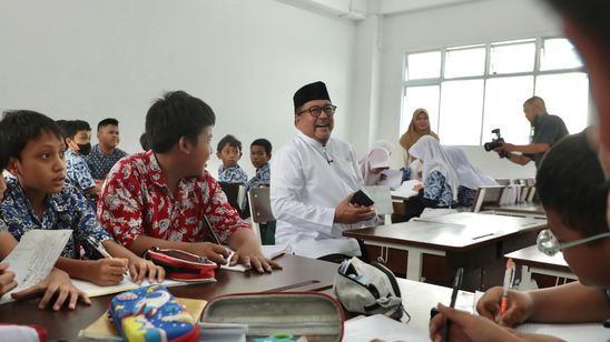 Pesan Rano Karno saat Tinjau 3 Sekolah Hasil Rehabilitasi di Jakarta Selatan