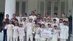 Gubernur DKI Jakarta, Pramono Anung menyambut hangat kedatangan Tim Sepak Bola Pelajar Jakarta U-12 yang berhasil menorehkan prestasi gemilang sebagai juara pertama Dana Cup 2025 di Denmark. Acara penyambutan penuh semangat dan kebanggaan di Balai Ko