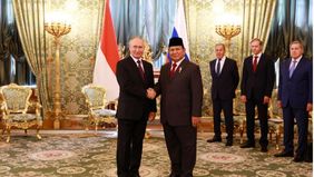 Menteri Pertahanan Republik Indonesia (Menhan RI) Prabowo Subianto melakukan pertemuan dengan Presiden Federasi Rusia, Vladimir Putin.