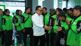 Wakil Menteri Ketenagakerjaan, Immanuel Ebenezer Gerungan atau Noel menghadiri acara Kopi Darat (Kopdar) bersama perwakilan driver Gojek Indonesia.
