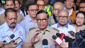 Gubernur DKI Jakarta, Pramono Anung menerima surat pengunduran diri Direktur Utama PT Food Station Tjipinang Jaya, Karyawan Gunarso yang kini telah ditetapkan sebagai tersangka oleh Satgas Pangan Polri.