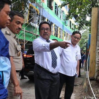 Pastikan Penanganan Pascabanjir, Rano Karno Tinjau Pasar dan Halte Transjakarta Cipulir