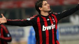 Mantan Striker AC Milan, Alexandre Pato Tawarkan Bantuan Pemulangan Jenazah Juliana Marins