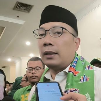 Ridwan Kamil-Suswono Kompak Pakai Baju Betawi Jelang Pendaftaran ke KPU