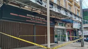 Kepolisian Polrestabes Palembang berhasil menemukan orang hilang yang ditemukan di dalam coran semen di sebuah toko pakaian di Jalan KH Dahlan Blok D2 No 1-2.
