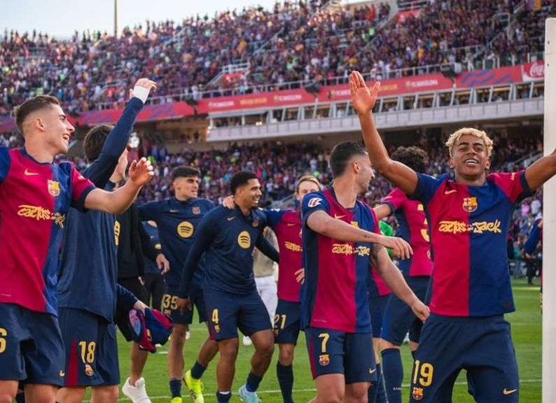 Barcelona merayakan keberhasilan mereka mengalahkan Real Marid di La Liga 2024/2025. <b>(Instagram Barcelona)</b>