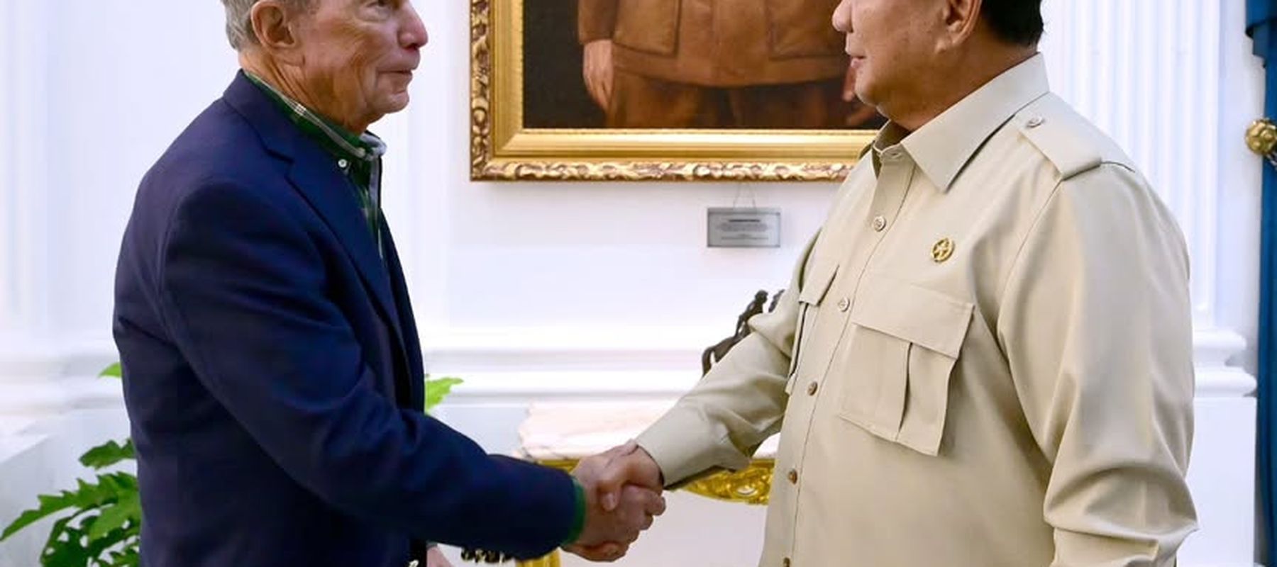 Presiden Prabowo Subianto menerima kunjungan Michael Bloomberg dan delegasi di Istana Kepresidenan, Jakarta, pada Selasa, 18 November 2025.