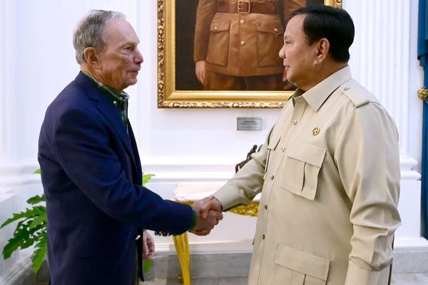 Presiden Prabowo Subianto menerima kunjungan Michael Bloomberg dan delegasi di Istana Kepresidenan, Jakarta, pada Selasa, 18 November 2025.