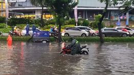 Penampakan Kondisi Sejumlah Wilayah Jakarta yang Diguyur Hujan Deras Sore Ini