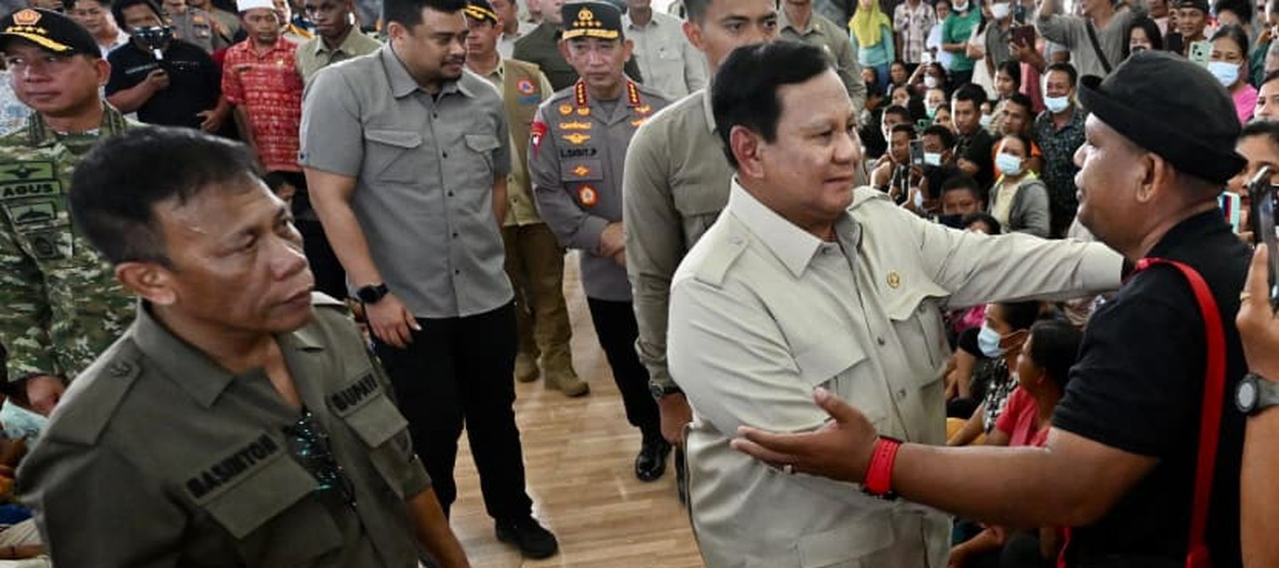 Presiden Prabowo tinjau ke pengungsi korban bencana di Sumatera