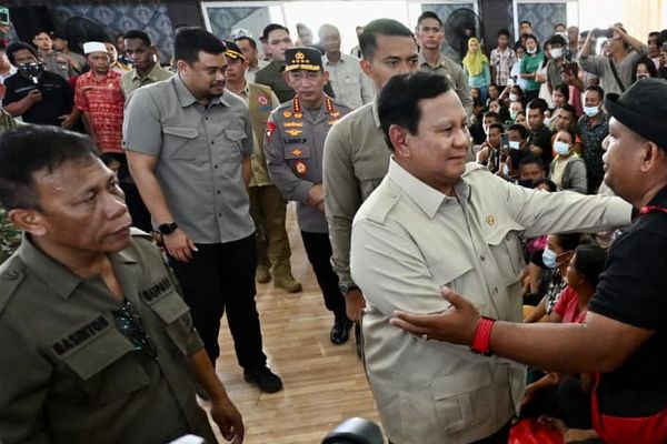 Presiden Prabowo tinjau ke pengungsi korban bencana di Sumatera