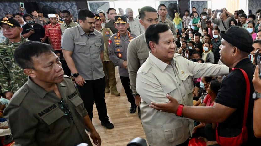 Presiden Prabowo tinjau ke pengungsi korban bencana di Sumatera <b>(Dokumentasi Media Kepresidenan)</b>