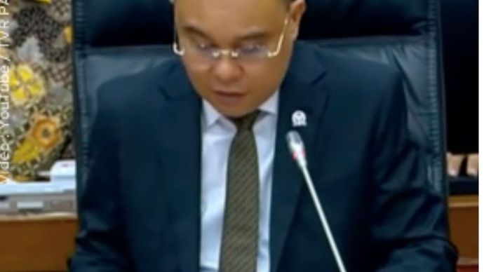 Momen Waka DPR Kehilangan Palu Sidang