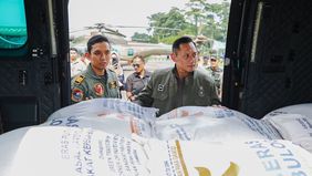 Menteri Koordinator Bidang Infrastruktur dan Pembangunan Kewilayahan, Agus Harimurti Yudhoyono (AHY), memastikan penyaluran Bantuan Presiden bagi warga terdampak bencana berjalan lancar. 