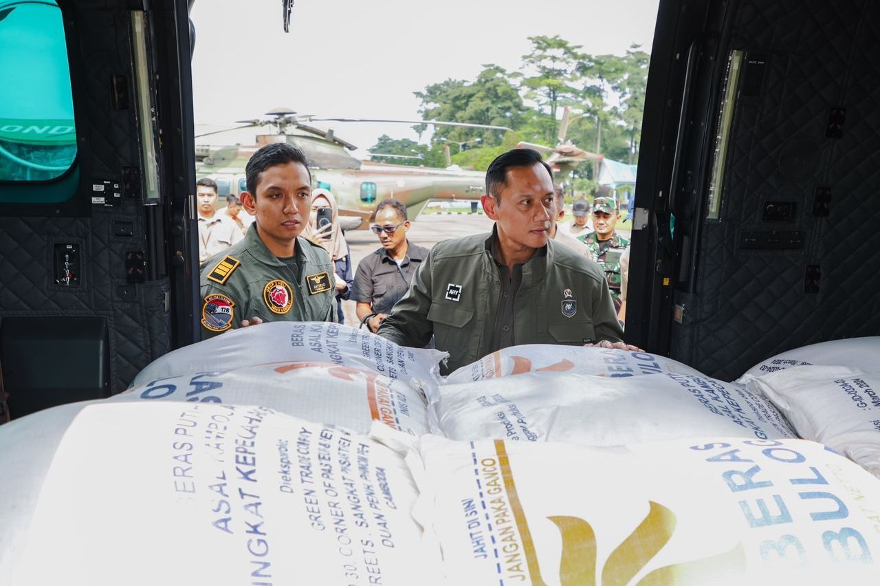 Menteri Koordinator Bidang Infrastruktur dan Pembangunan Kewilayahan, Agus Harimurti Yudhoyono (AHY), memastikan penyaluran Bantuan Presiden bagi warga terdampak bencana berjalan lancar.