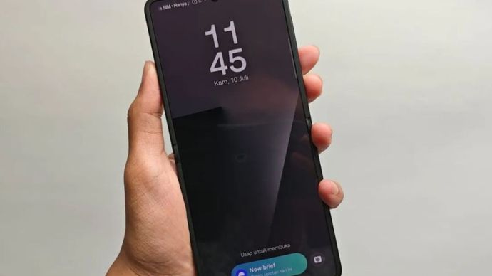 Tampilan ponsel lipat Samsung Galaxy Z Flip7.