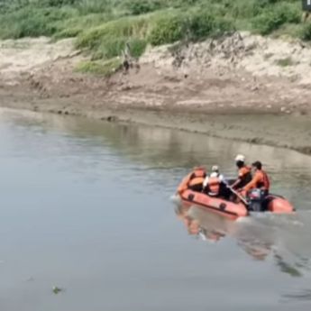 Pencarian Anak Tenggelam di Sungai Citarum Karawang Masih Berlanjut