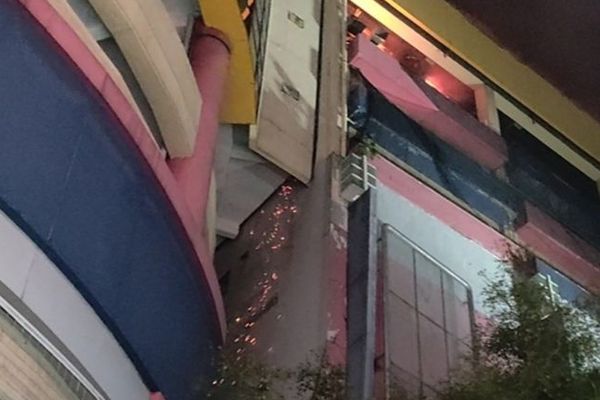 Glodok Plaza terbakar