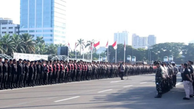 Polres Metro Jakarta Pusat mengerahkan sebanyak 1.948 personel gabungan untuk mengamankan dan melayani unjuk rasa yang digelar Federasi Serikat Pekerja Metal Indonesia (FSPMI) bersama sejumlah elemen masyarakat di kawasan DPR/MPR, Kamis.