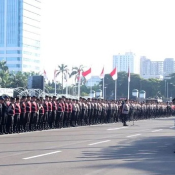 Hampir 2 Ribu Polisi Amankan Demo Buruh di DPR