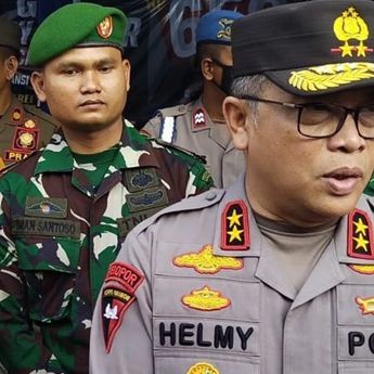 Momen Kapolda Lampung Temui Keluarga 3 Polisi yang Ditembak Mati Usai Gerebek Judi