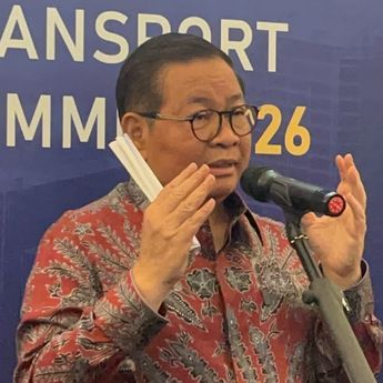 Pramono Minta Pedagang Pinggir Jalan Masuk ke Dalam Pasar Kramat Jati
