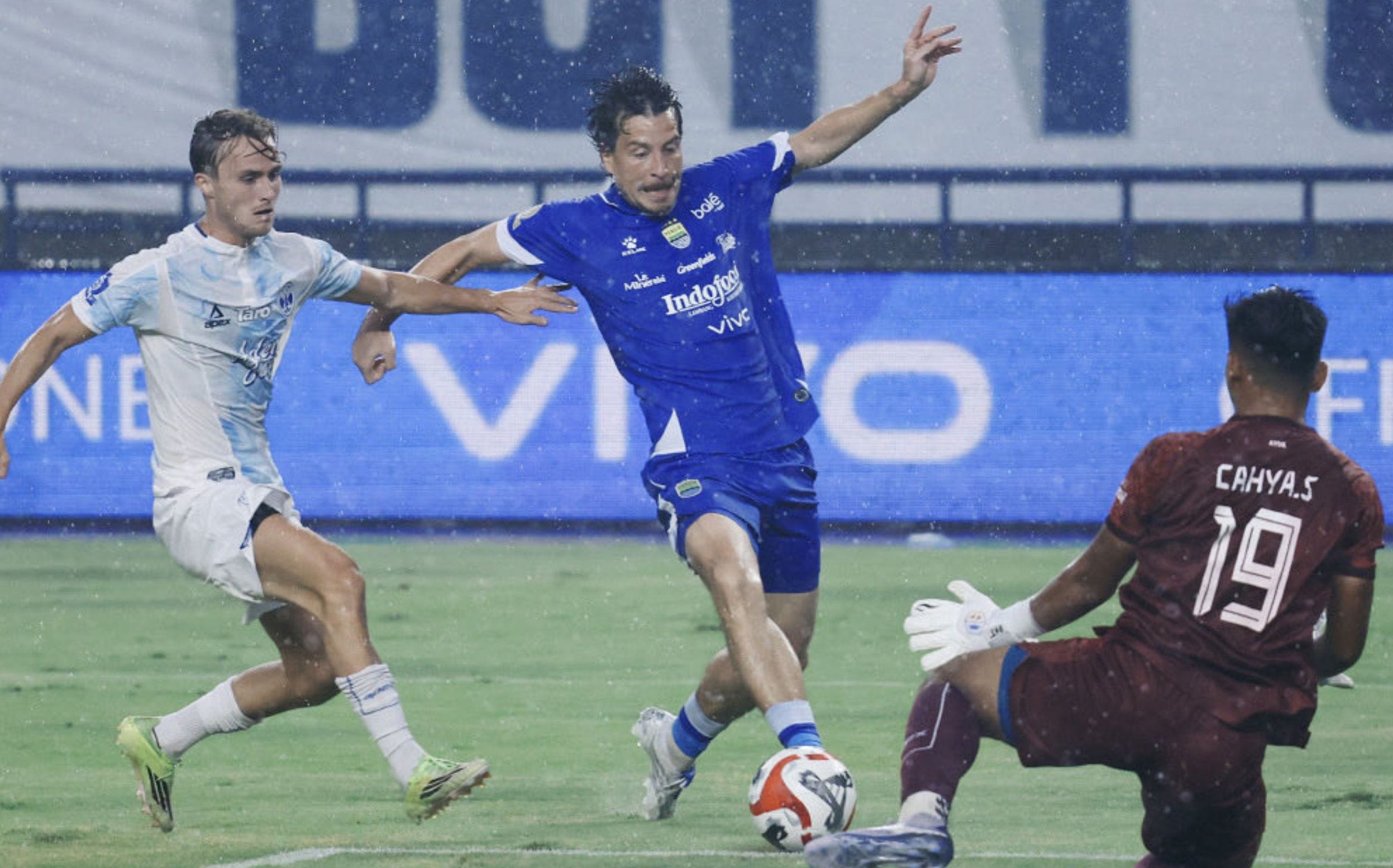 Persib Bandung vs PSIM Yogyakarta <b>(X: persib)</b>