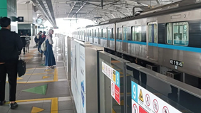 PT MRT Jakarta (Perseroda) memberlakukan tarif khusus Rp1 selama dua hari, yakni pada saat hari H dan H+1 Lebaran, sesuai dengan SK Kepala Dinas Perhubungan Provinsi DKI Jakarta No.e-0056 Tahun 2026.
