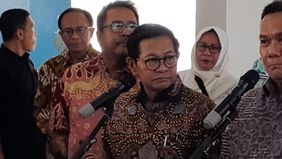 Gubernur DKI Jakarta, Pramono Anung, melakukan pemantauan kondisi banjir yang melanda Jakarta dengan menggunakan helikopter pada Kamis, 6 Maret 2025.