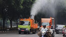 DLH DKI Semprotkan Water Mist di Jalan Fatmawati-TB Simatupang