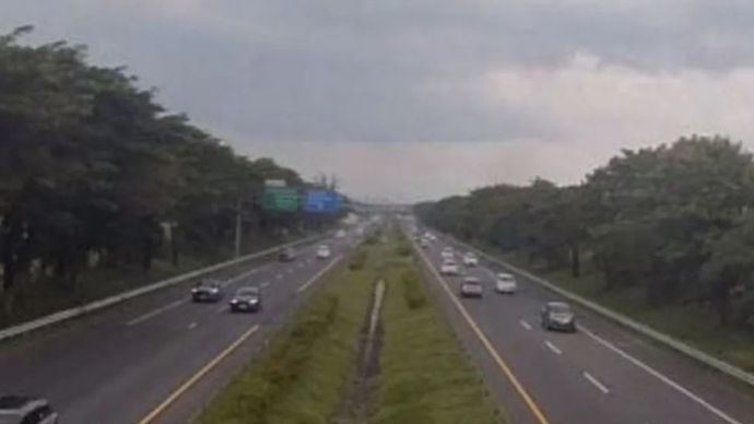 Kondisi lalu lintas di Jalan Tol Cipali, Jawa Barat, Jumat (4/4/2025) siang. 