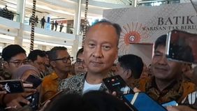 Kementerian Perindustrian menyatakan bahwa iPhone 16 yang dijual di Indonesia termasuk dalam kategori ilegal. Hal ini disebabkan oleh belum diperolehnya sertifikat Tingkat Kandungan Dalam Negeri (TKDN) untuk smartphone terbaru dari Apple tersebut.