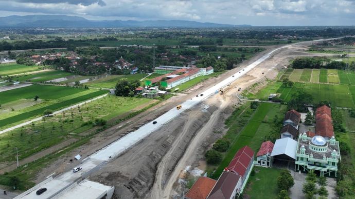 Kementerian Pekerjaan Umum (PU) menargetkan 10 ruas jalan tol baru dapat difungsionalkan guna mendukung kelancaran arus mudik Natal 2026 dan Tahun Baru 2027 (Nataru). 