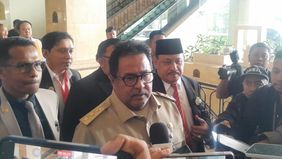 Wakil Gubernur DKI Jakarta, Rano Karno angkat bicara terkait isu dugaan pengoplosan beras oleh PT Food Station Tjipinang Jaya. Ia menegaskan, jika terbukti ada pelanggaran, maka tindakan tegas harus segera diambil tanpa pandang bulu.