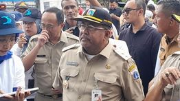 Rano Karno Ajak Warga yang Terdampak Banjir Pindah ke Rusun