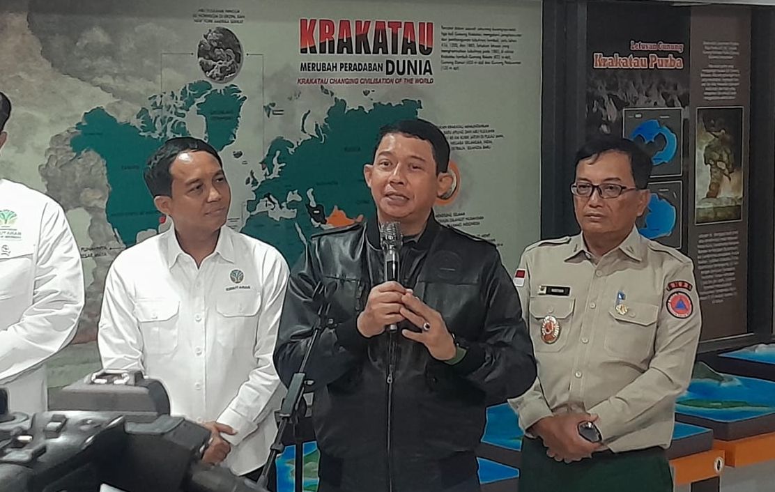 Raja Juli Antoni (kiri) dan Suharyanto <b>(NTVNews.id/ Adiansyah)</b>