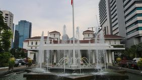 Pemerintah Provinsi (Pemprov) DKI Jakarta segera membuka program padat karya yang menyediakan 2.843 lowongan kerja bagi warga ibu kota. Program ini disiapkan sebagai langkah untuk membantu masyarakat yang terdampak tekanan ekonomi.