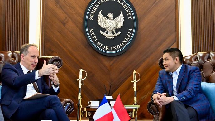 Duta Besar Republik Prancis untuk Republik Indonesia, Fabien Penone, dengan Sekretaris Kabinet, Teddy Indra Wijaya