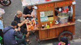 Digitalisasi sistem pembayaran semakin berkembang di Indonesia, termasuk di area sekitar Stasiun Sudirman, Jakarta Pusat.