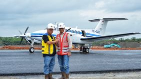 Kementerian Perhubungan bersama Kementerian Pekerjaan Umum dan Perumahan Rakyat (PUPR) berhasil uji coba landasan pacu (runway) Bandara Ibu Kota Nusantara (IKN).