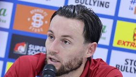 Gelandang sekaligus kapten Persib Bandung, Marc Klok angkat bicara setelah dirinya menjadi sasaran hujatan dan fitnah usai laga Timnas Indonesia dalam Kualifikasi Piala Dunia 2026.